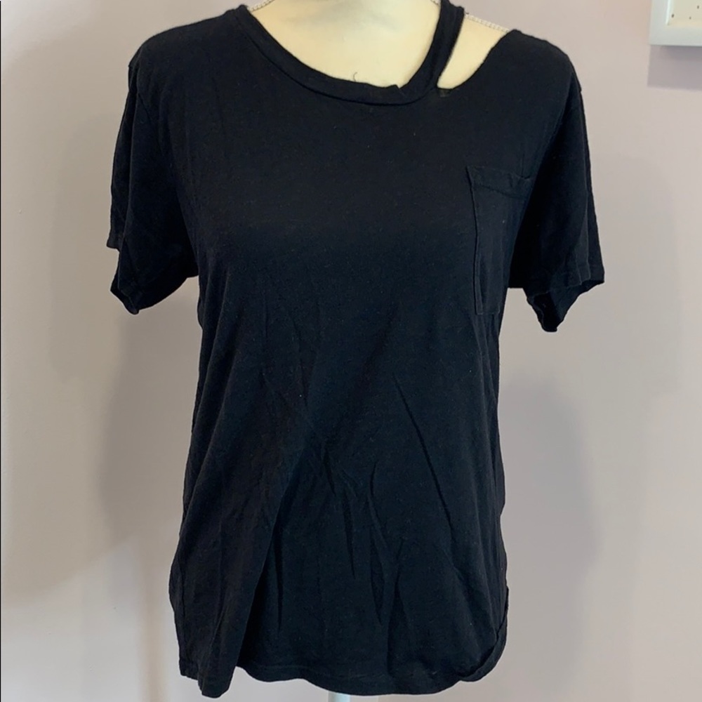 Basic Black T-Shirt with cut neck and pocket